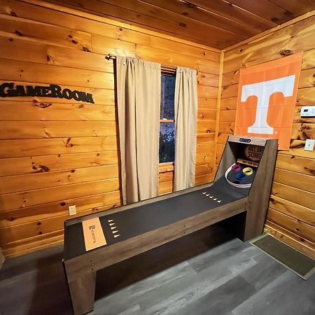 Smokey Mountain Retreat, Hot Tub, Game Room, Sleeps 8! جاتلينبرج المظهر الخارجي الصورة