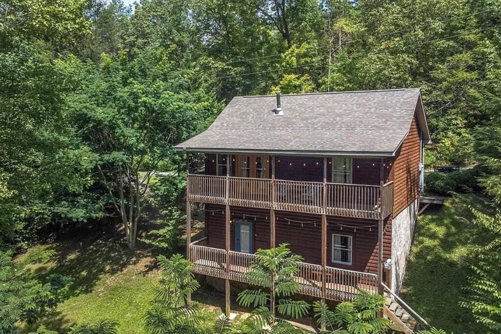 Smokey Mountain Retreat, Hot Tub, Game Room, Sleeps 8! جاتلينبرج المظهر الخارجي الصورة
