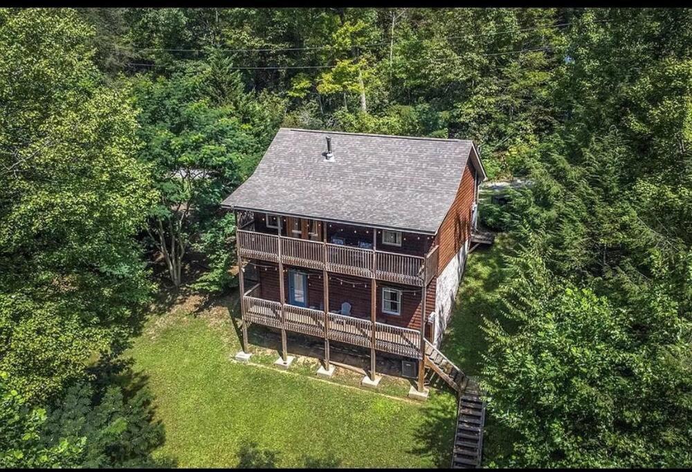 Smokey Mountain Retreat, Hot Tub, Game Room, Sleeps 8! جاتلينبرج المظهر الخارجي الصورة