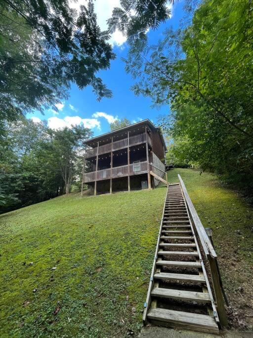 Smokey Mountain Retreat, Hot Tub, Game Room, Sleeps 8! جاتلينبرج المظهر الخارجي الصورة