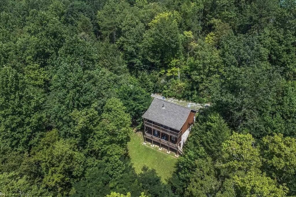 Smokey Mountain Retreat, Hot Tub, Game Room, Sleeps 8! جاتلينبرج المظهر الخارجي الصورة