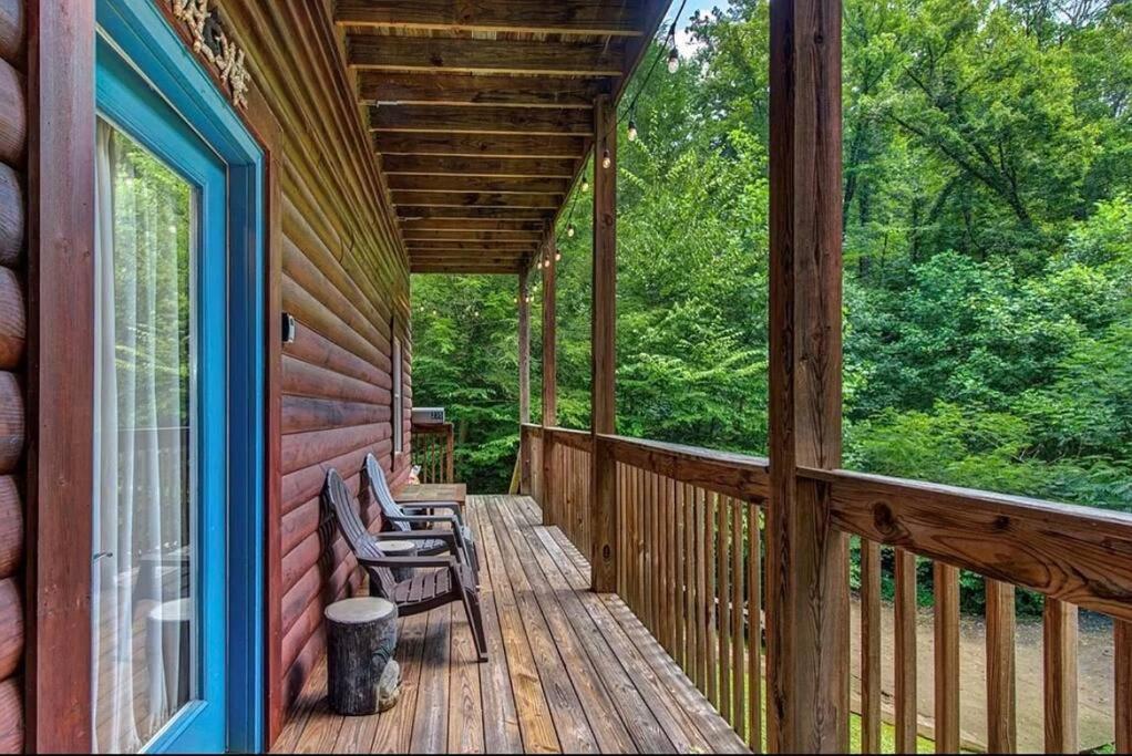 Smokey Mountain Retreat, Hot Tub, Game Room, Sleeps 8! جاتلينبرج المظهر الخارجي الصورة
