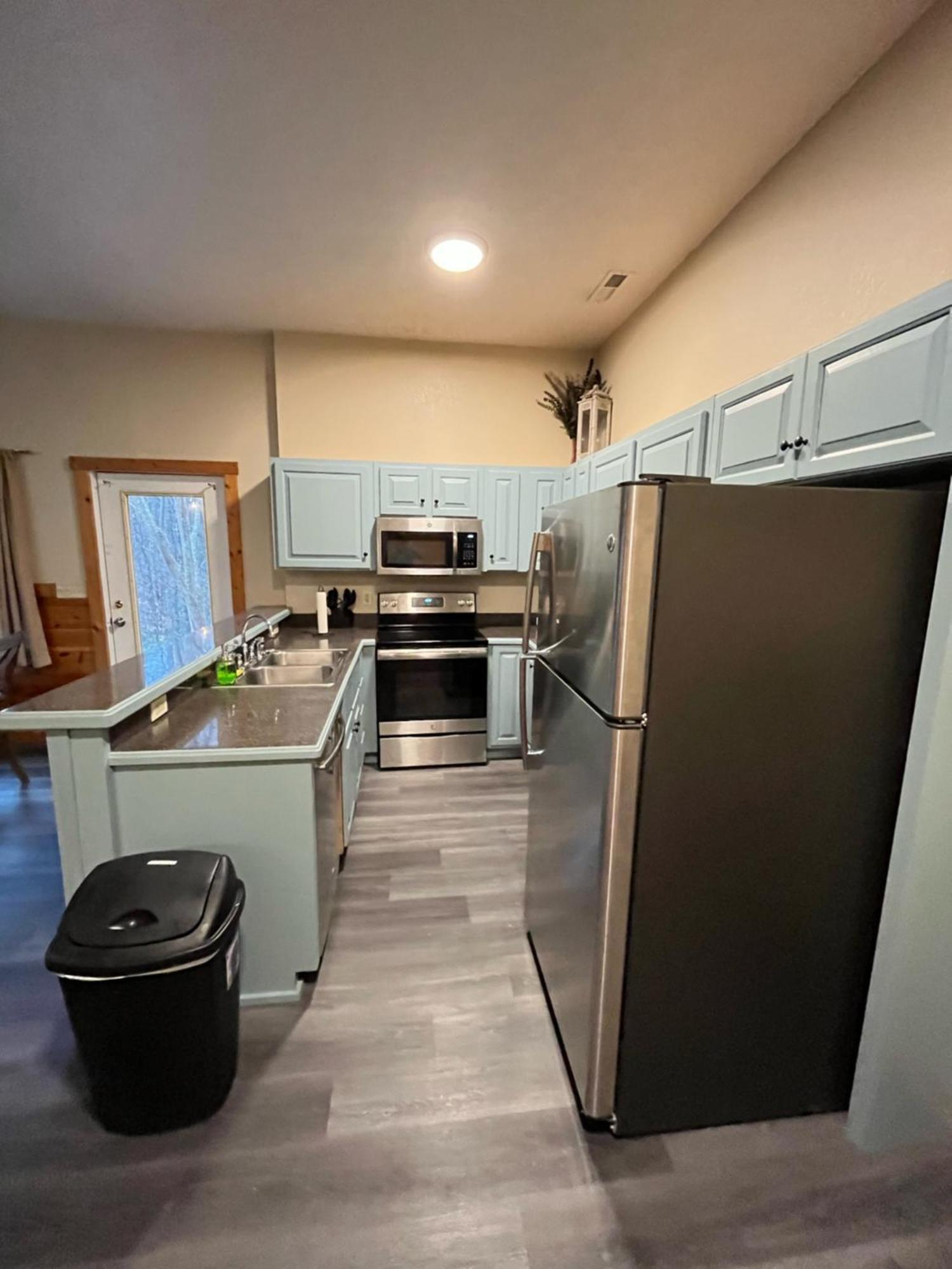 Smokey Mountain Retreat, Hot Tub, Game Room, Sleeps 8! جاتلينبرج المظهر الخارجي الصورة