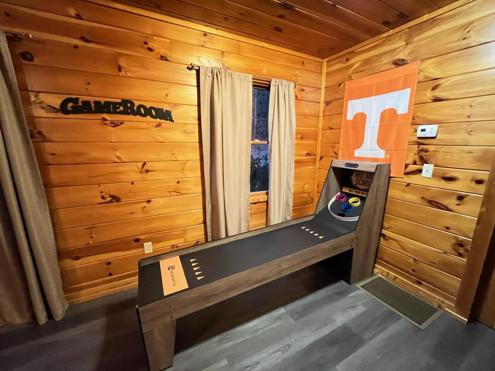 Smokey Mountain Retreat, Hot Tub, Game Room, Sleeps 8! جاتلينبرج المظهر الخارجي الصورة