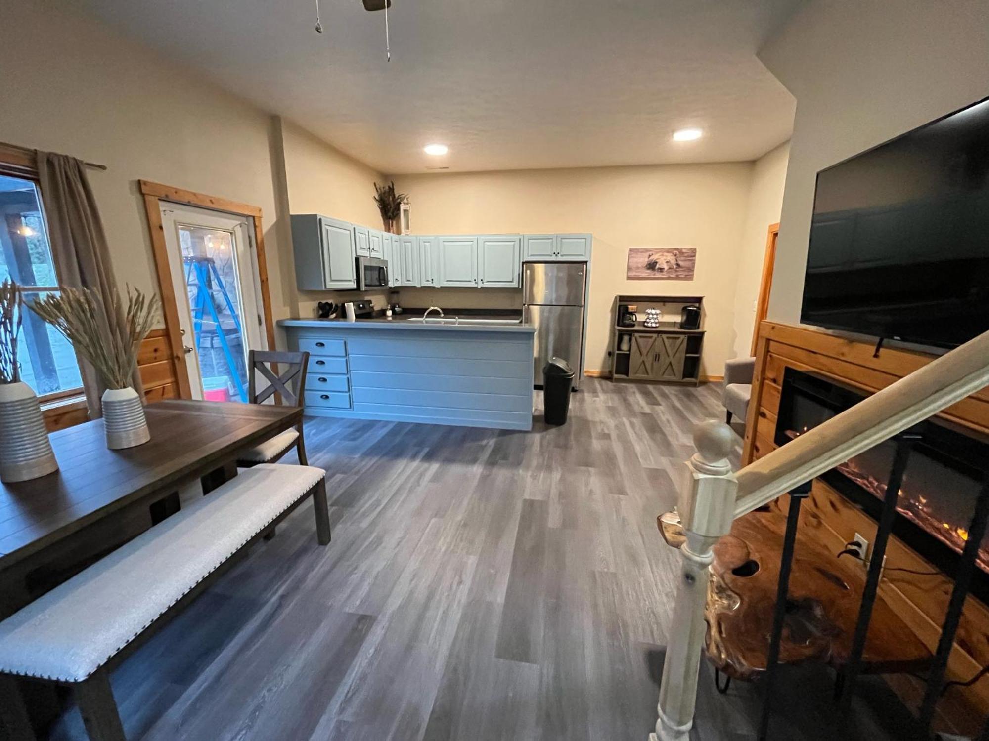 Smokey Mountain Retreat, Hot Tub, Game Room, Sleeps 8! جاتلينبرج المظهر الخارجي الصورة