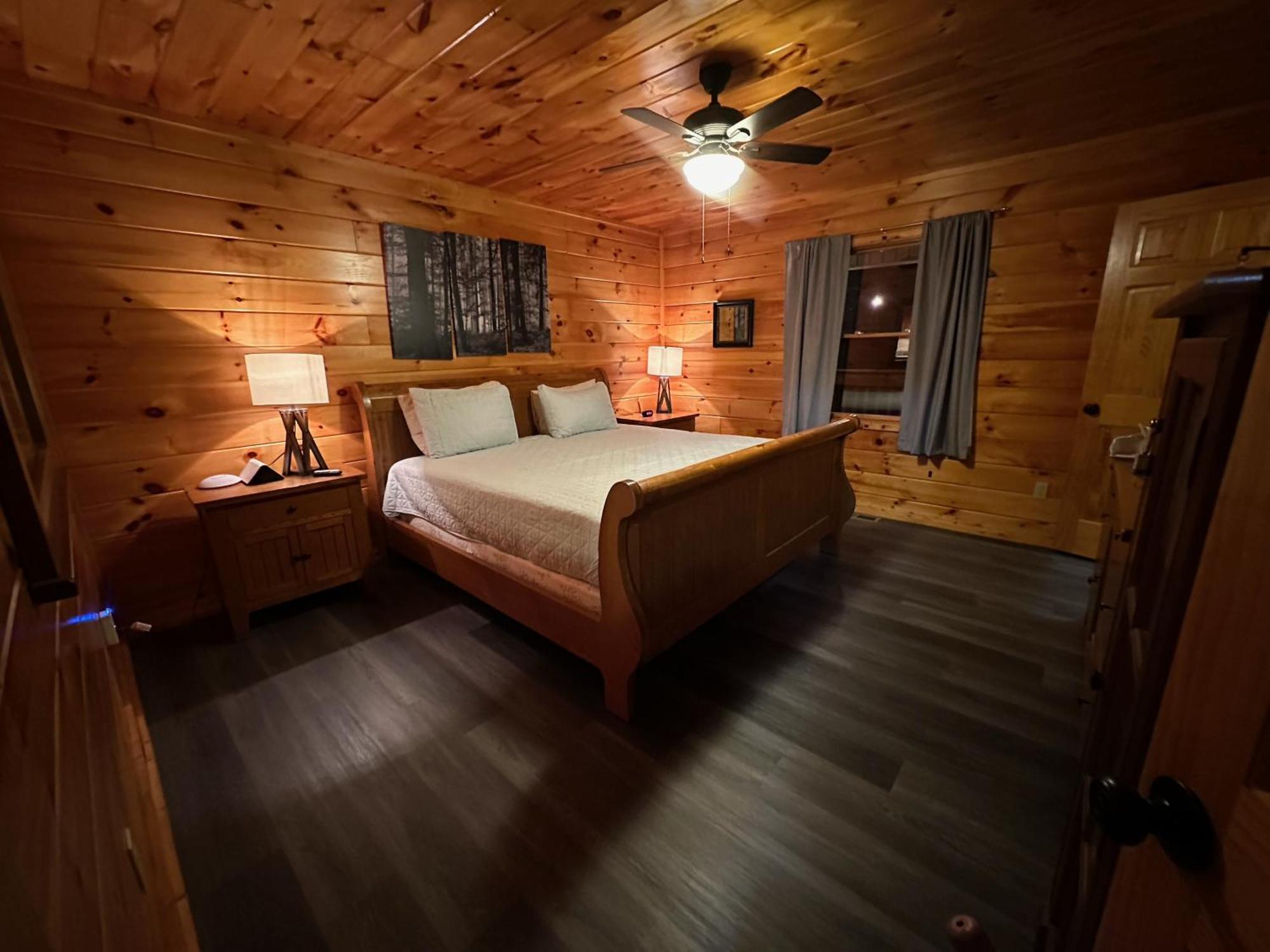 Smokey Mountain Retreat, Hot Tub, Game Room, Sleeps 8! جاتلينبرج المظهر الخارجي الصورة