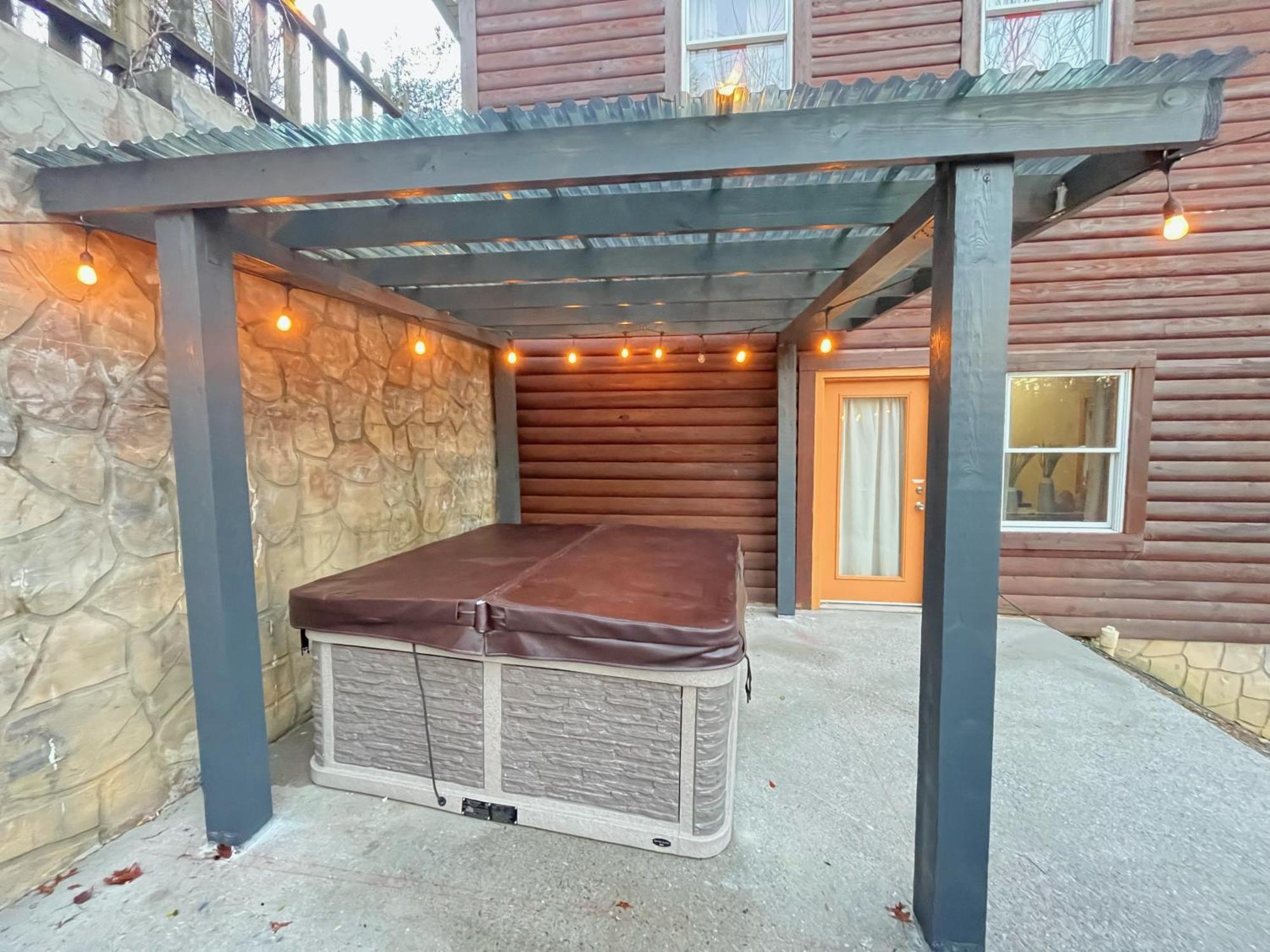 Smokey Mountain Retreat, Hot Tub, Game Room, Sleeps 8! جاتلينبرج المظهر الخارجي الصورة