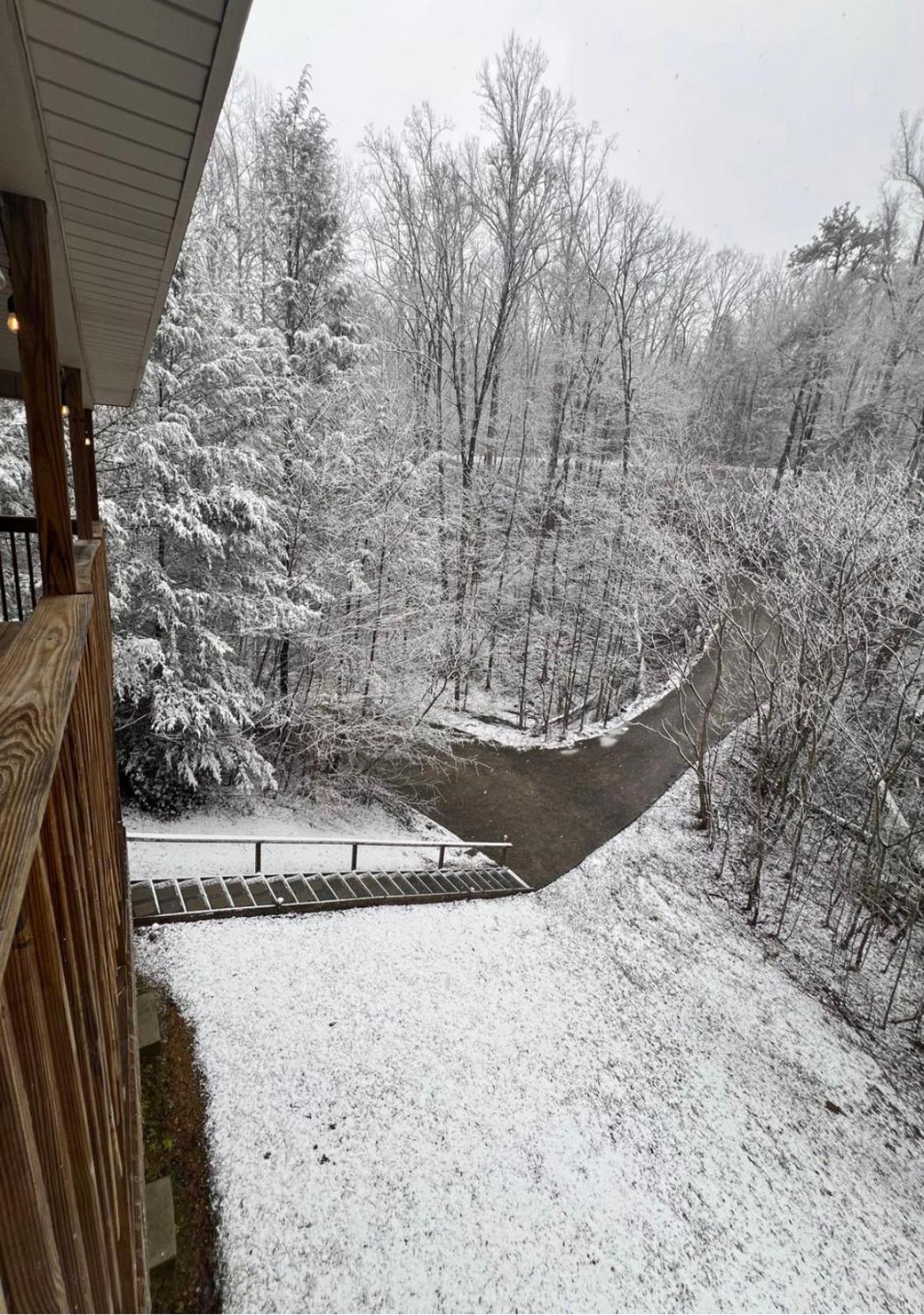 Smokey Mountain Retreat, Hot Tub, Game Room, Sleeps 8! جاتلينبرج المظهر الخارجي الصورة